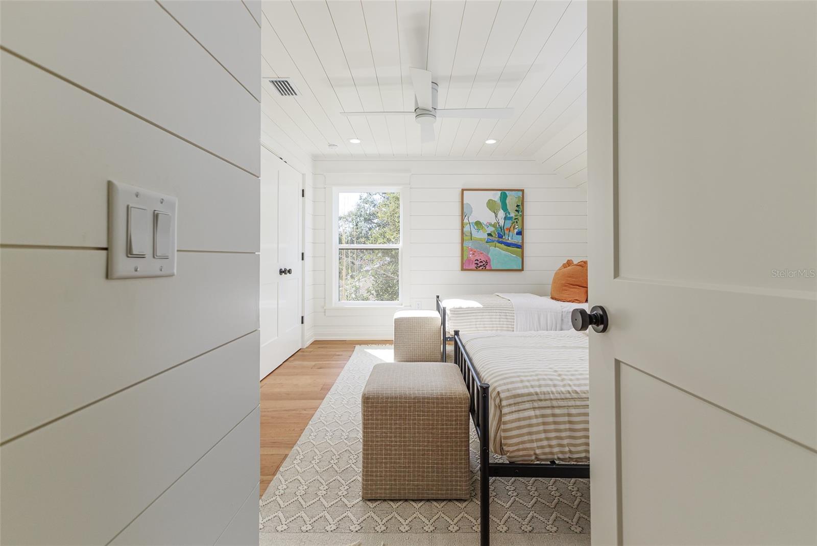 Image 36 of 85 For 2611 Berkeley Avenue