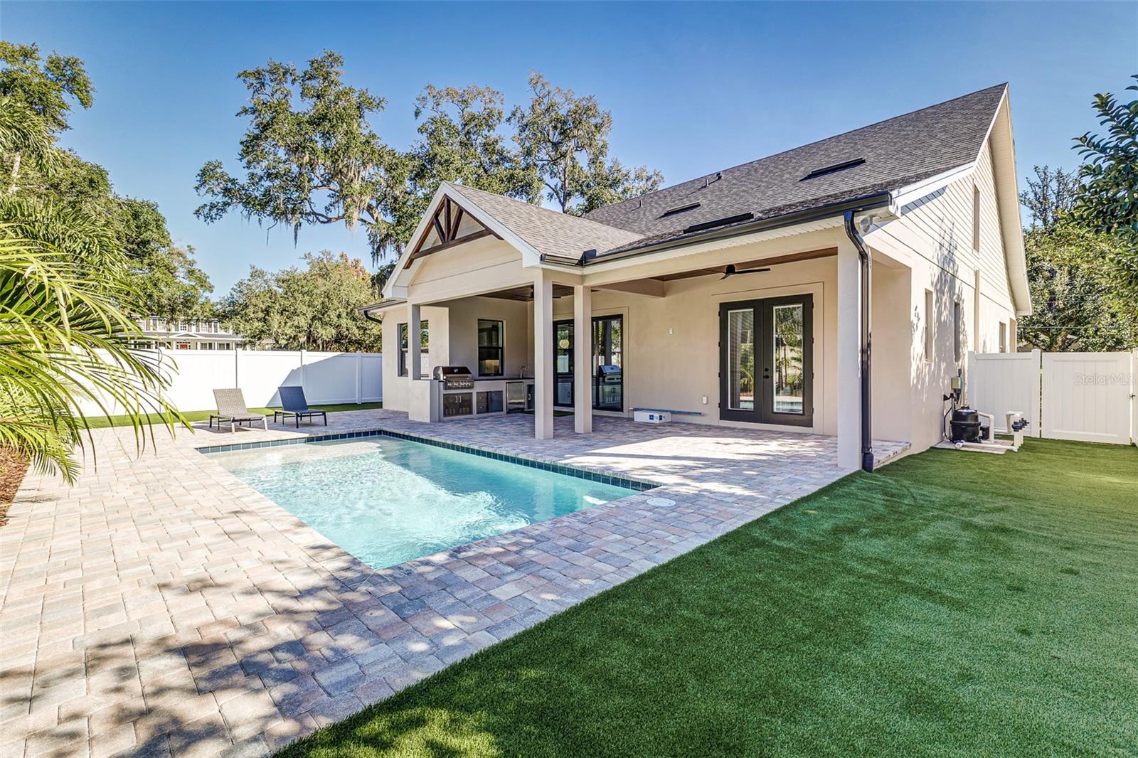 Image 42 of 85 For 2611 Berkeley Avenue