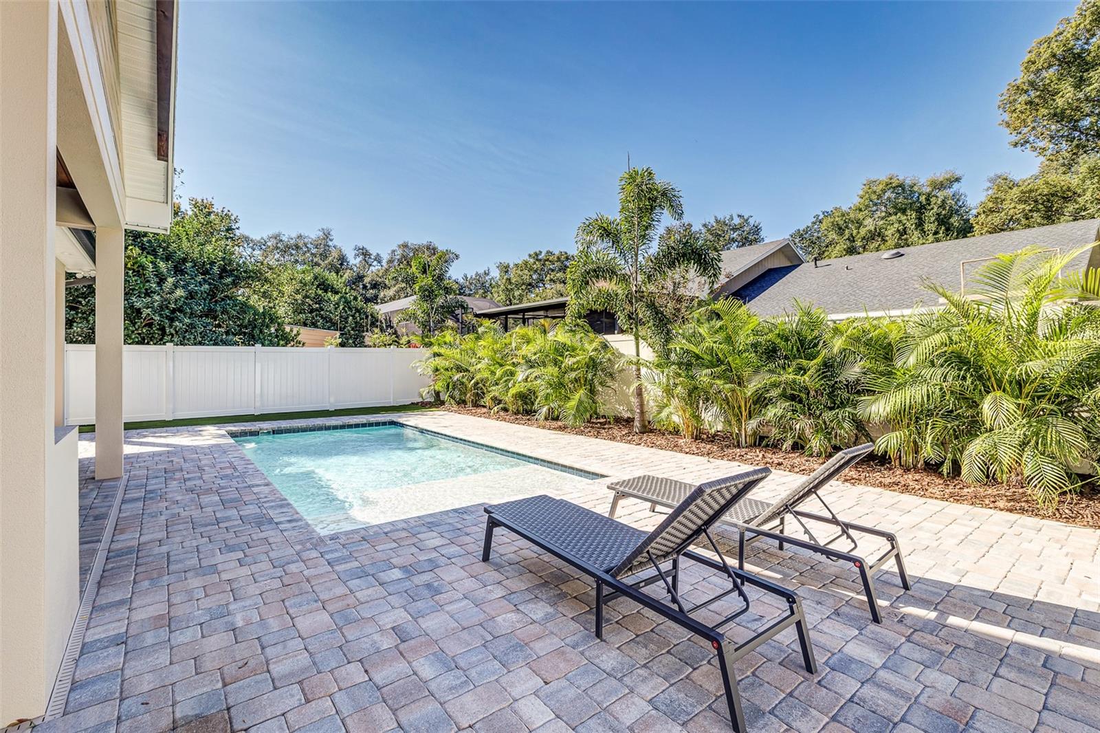 Image 44 of 85 For 2611 Berkeley Avenue