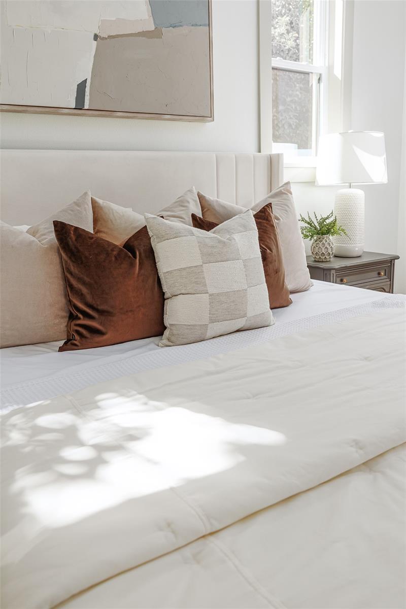 Image 71 of 85 For 2611 Berkeley Avenue