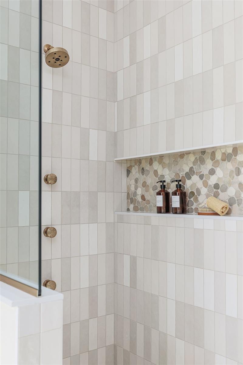 Image 73 of 85 For 2611 Berkeley Avenue