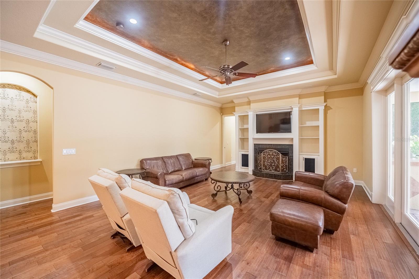 Image 17 of 53 For 6658 Crescent Woods Circle