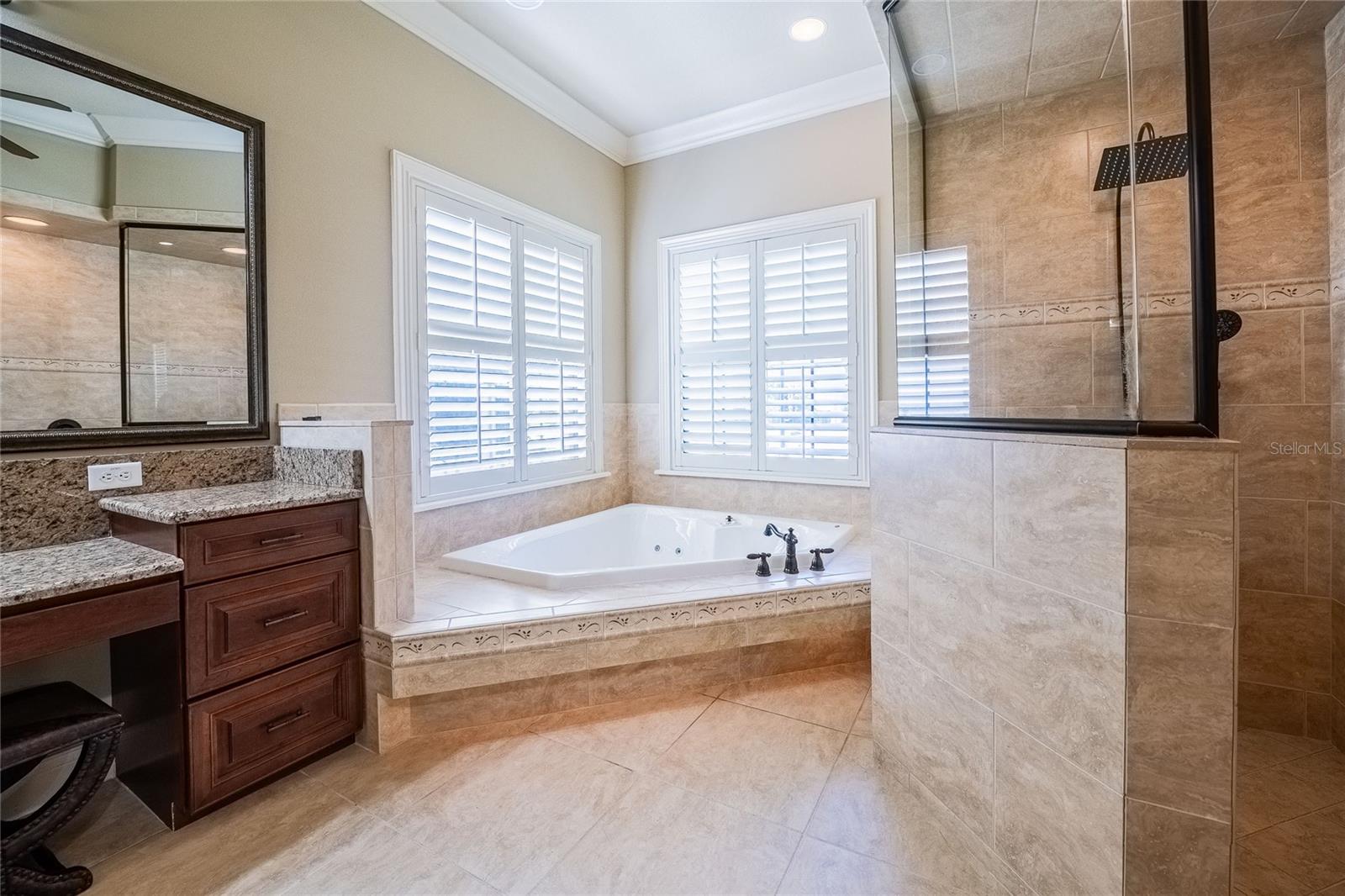 Image 27 of 53 For 6658 Crescent Woods Circle