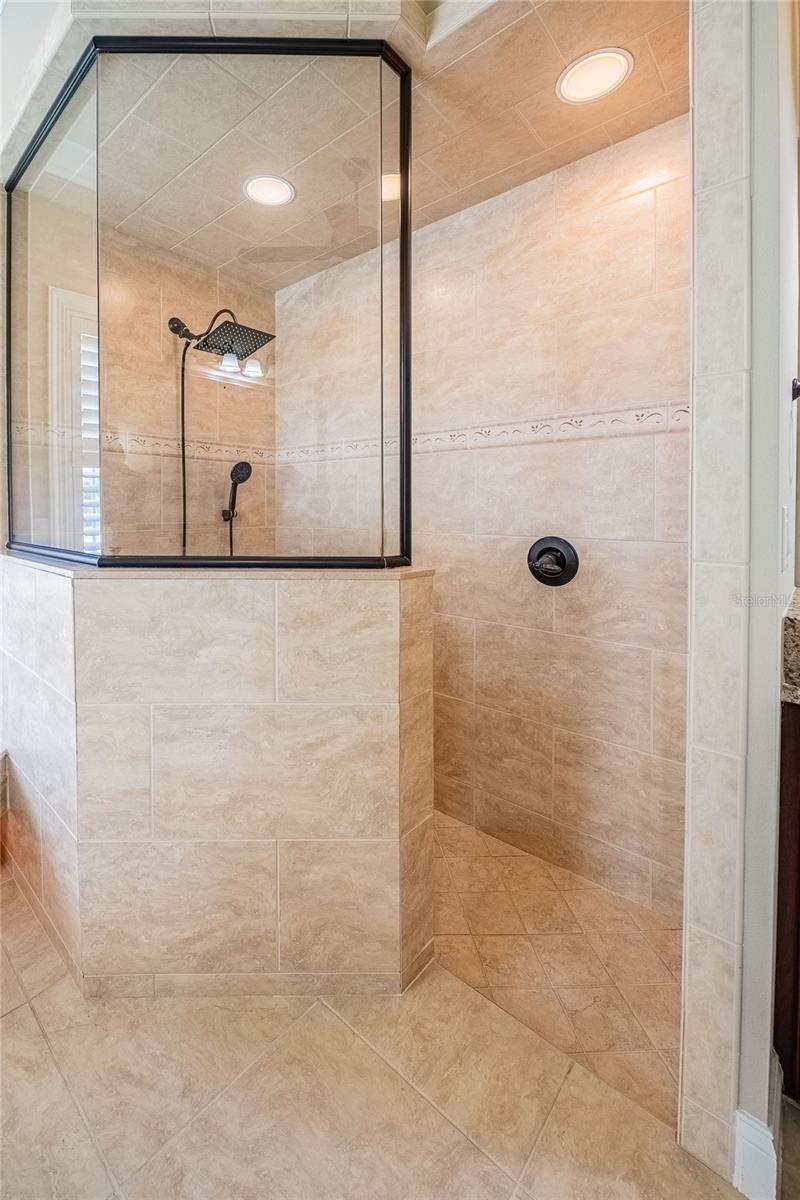 Image 28 of 53 For 6658 Crescent Woods Circle