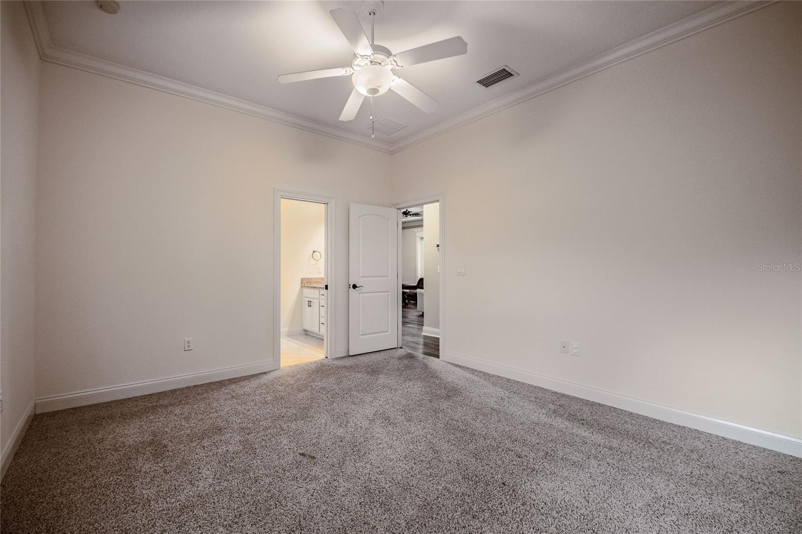 Image 36 of 53 For 6658 Crescent Woods Circle