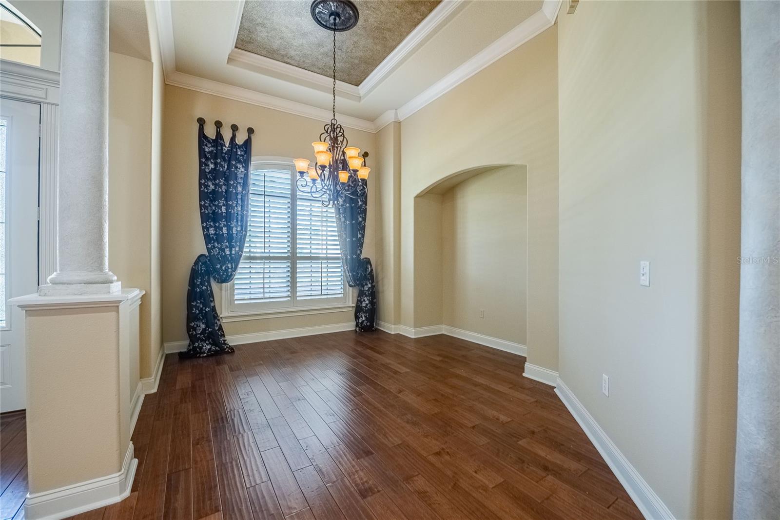 Image 9 of 53 For 6658 Crescent Woods Circle