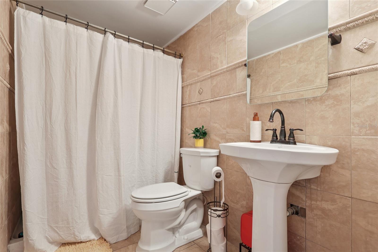 Image 18 of 27 For 202 La Casa 202