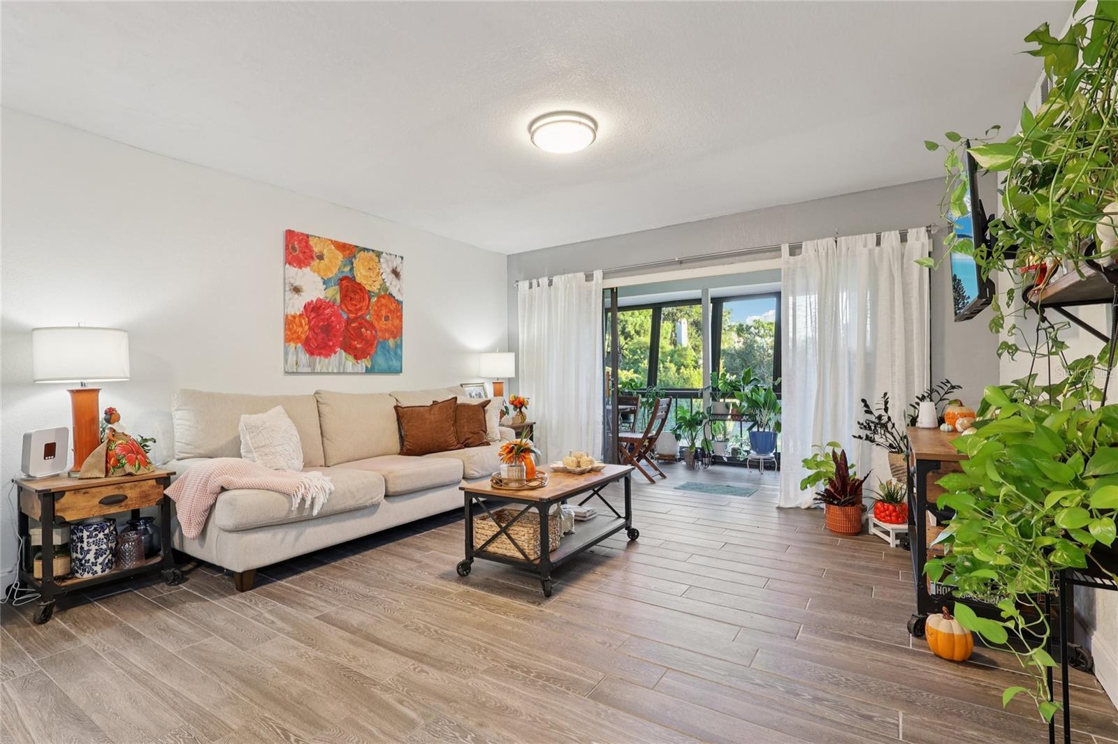 Image 5 of 27 For 202 La Casa 202