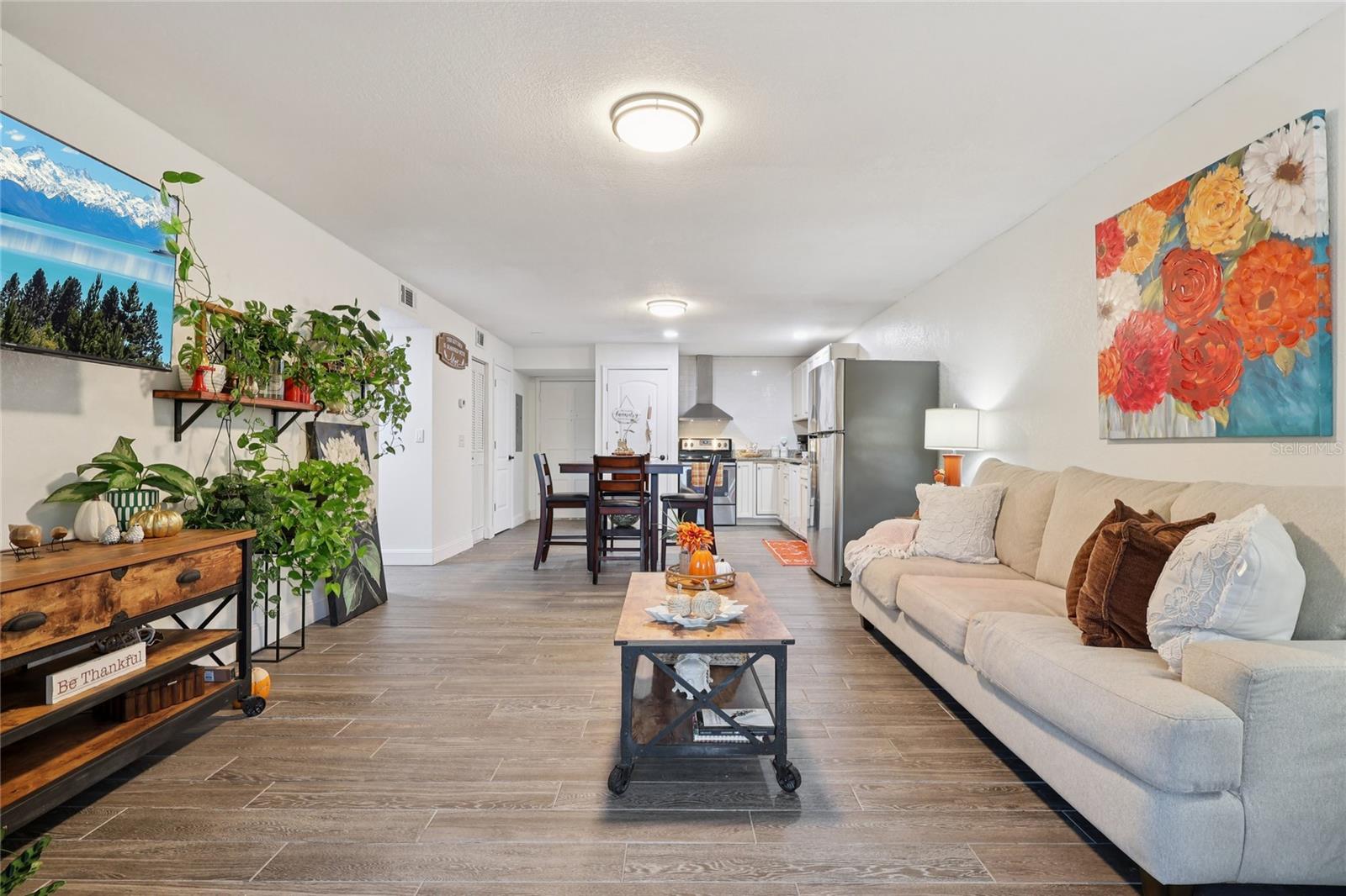 Image 7 of 27 For 202 La Casa 202