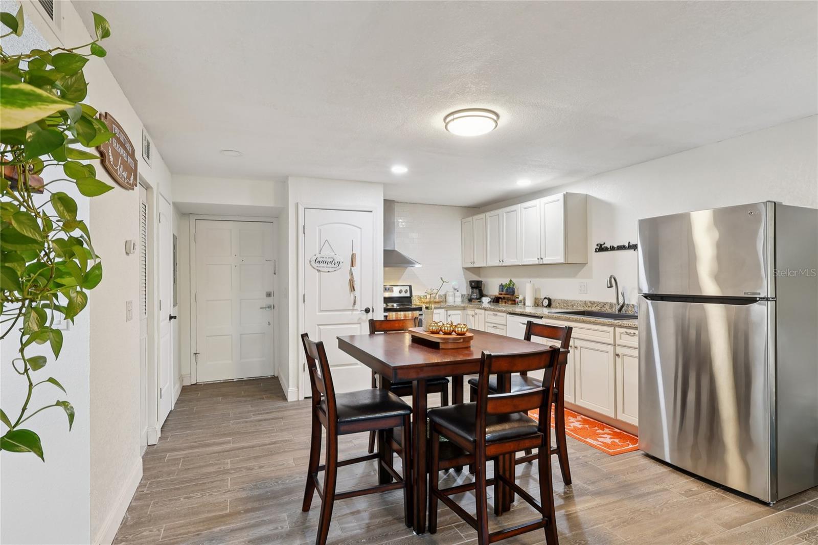 Image 8 of 27 For 202 La Casa 202