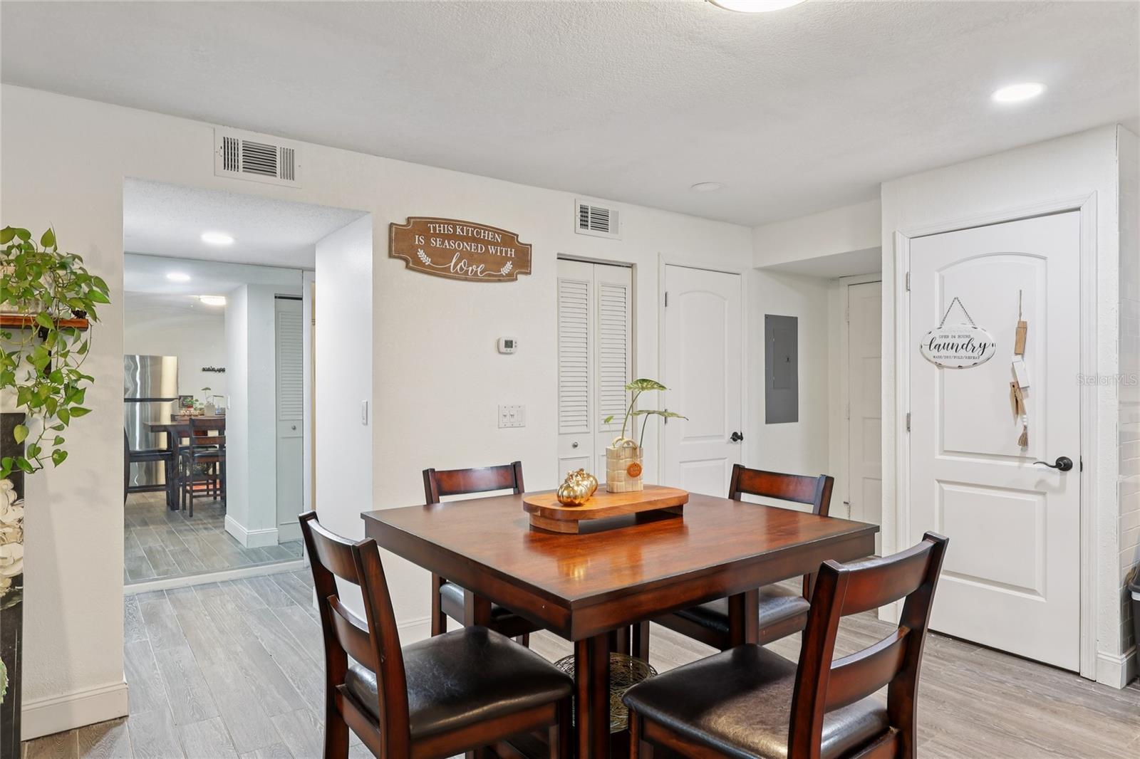 Image 9 of 27 For 202 La Casa 202