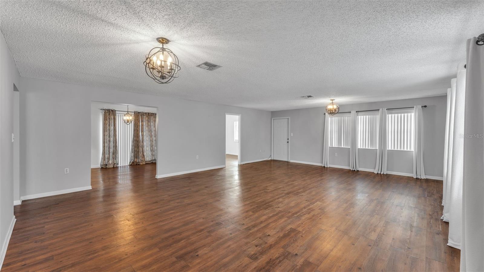 Image 11 of 30 For 553 Villa Vista Boulevard