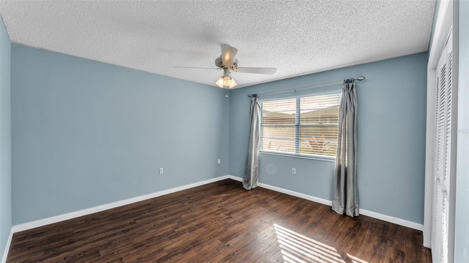 Image 16 of 30 For 553 Villa Vista Boulevard