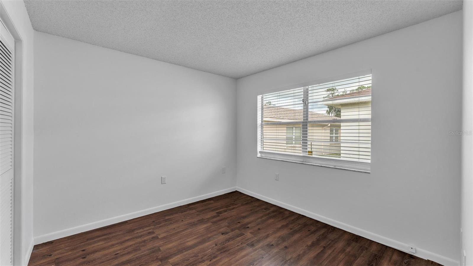 Image 20 of 30 For 553 Villa Vista Boulevard