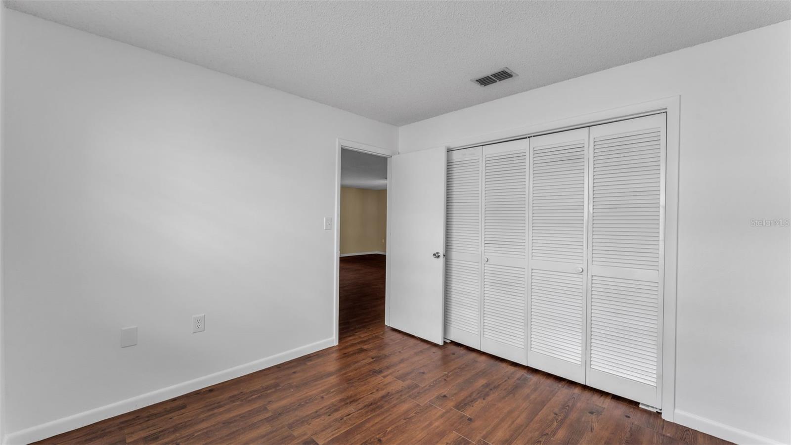 Image 21 of 30 For 553 Villa Vista Boulevard