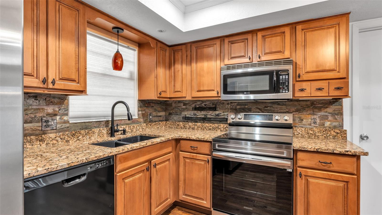 Image 3 of 30 For 553 Villa Vista Boulevard