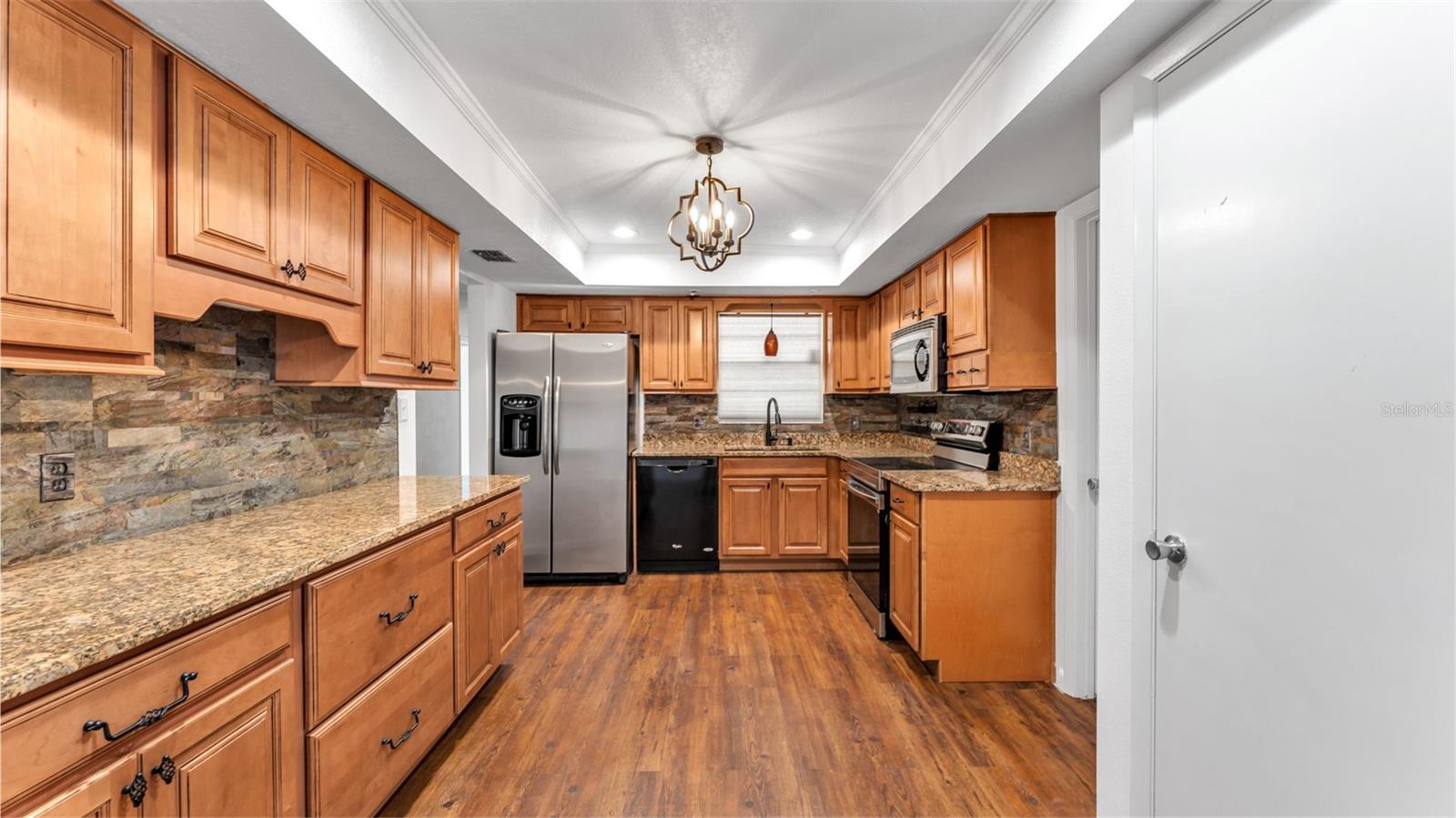 Image 4 of 30 For 553 Villa Vista Boulevard