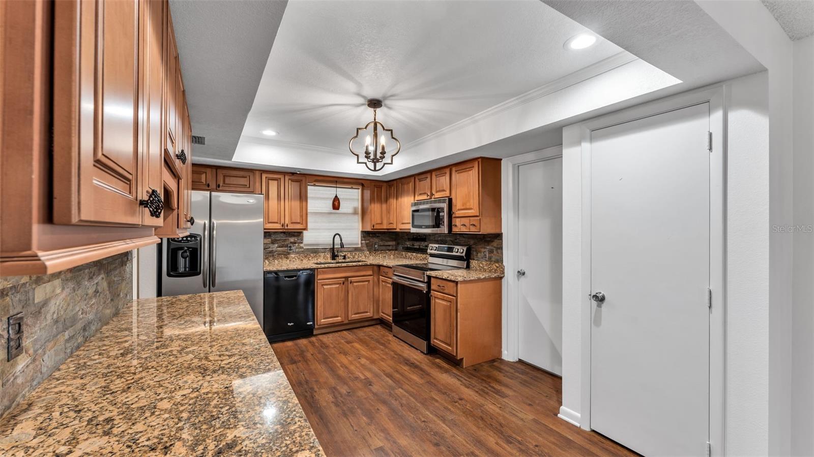 Image 5 of 30 For 553 Villa Vista Boulevard