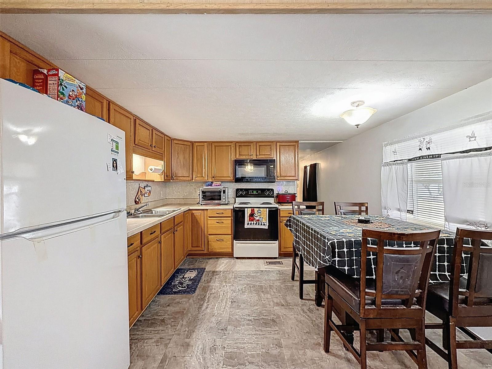 Image 6 of 43 For 1823 Blue Lake Drive