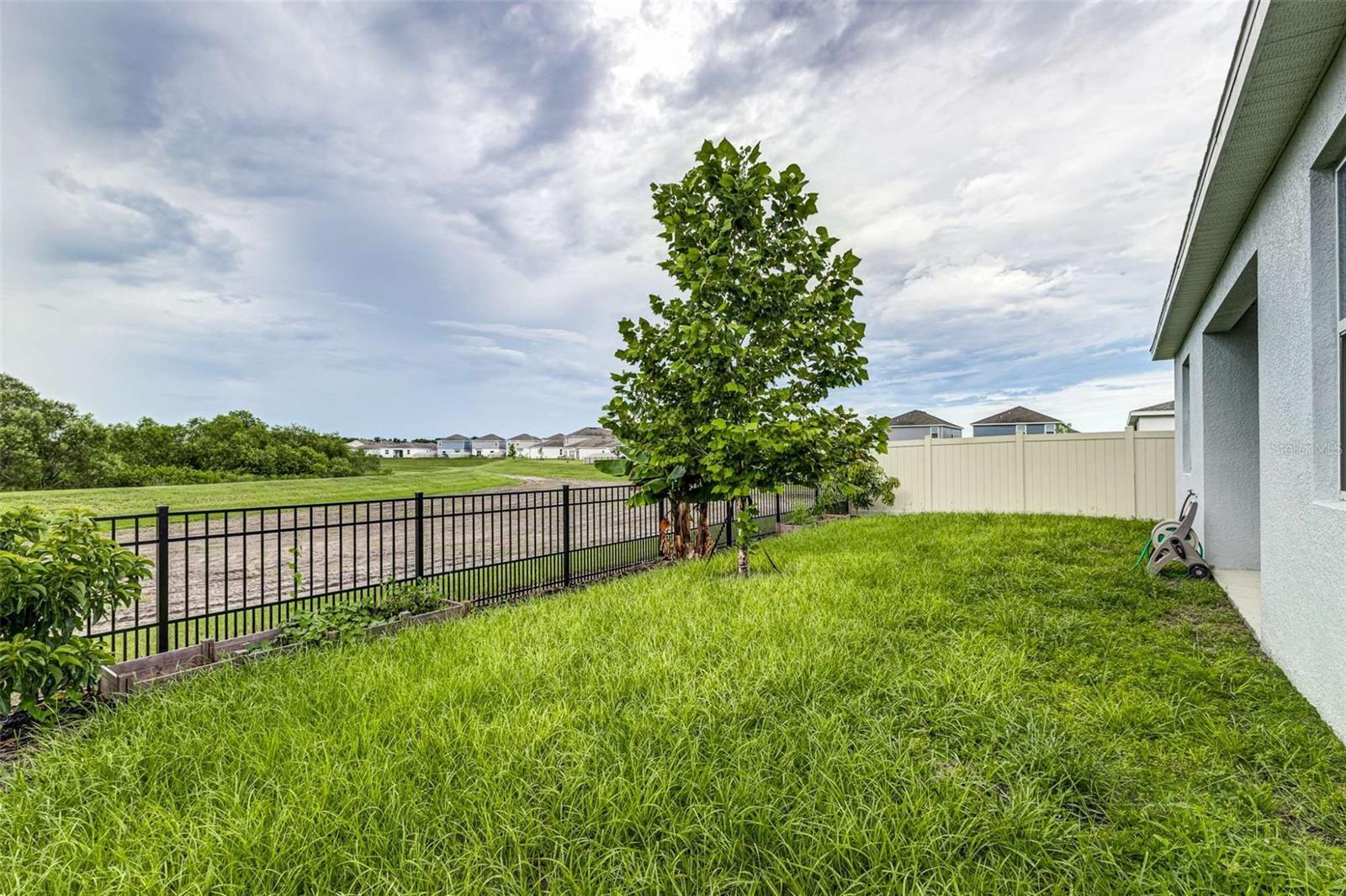 Image 28 of 29 For 1228 Tyler Loop