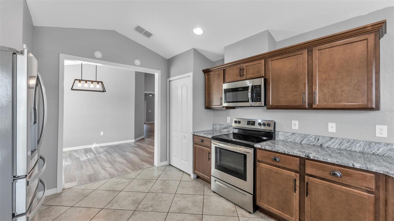 Image 18 of 44 For 278 Kissengen Park Drive