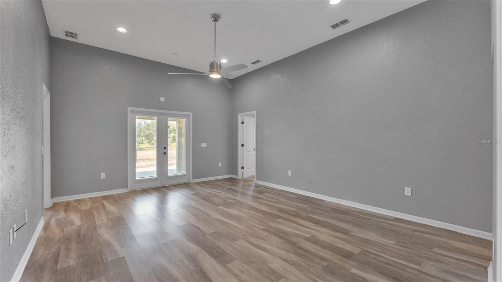 Image 19 of 44 For 278 Kissengen Park Drive