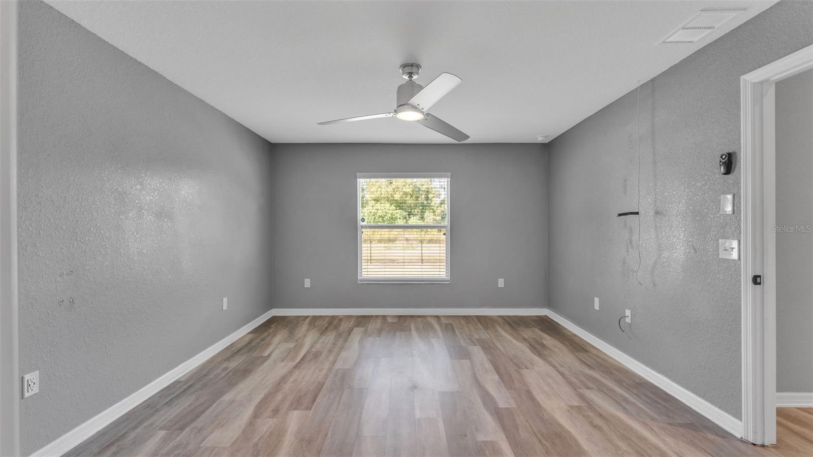 Image 24 of 44 For 278 Kissengen Park Drive