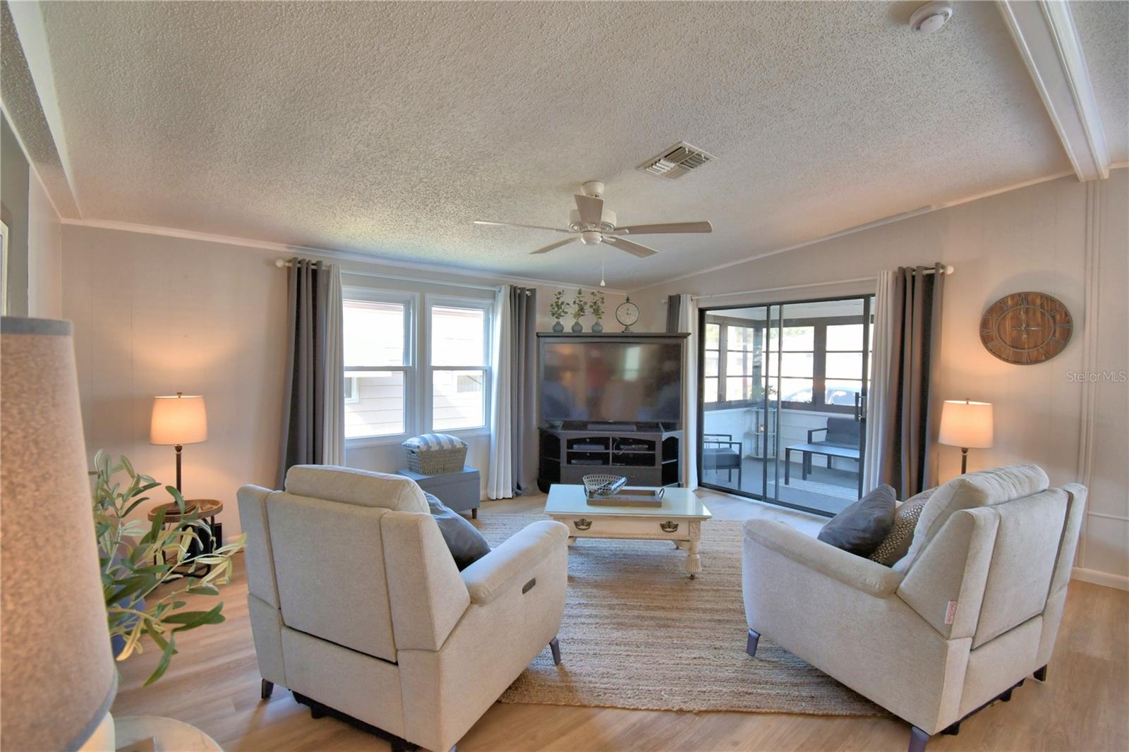 Image 13 of 50 For 4849 Goldenview Lane