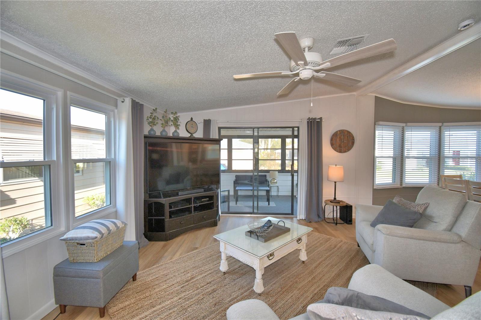 Image 19 of 50 For 4849 Goldenview Lane