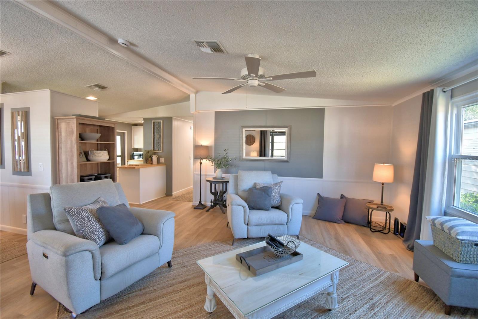 Image 23 of 50 For 4849 Goldenview Lane