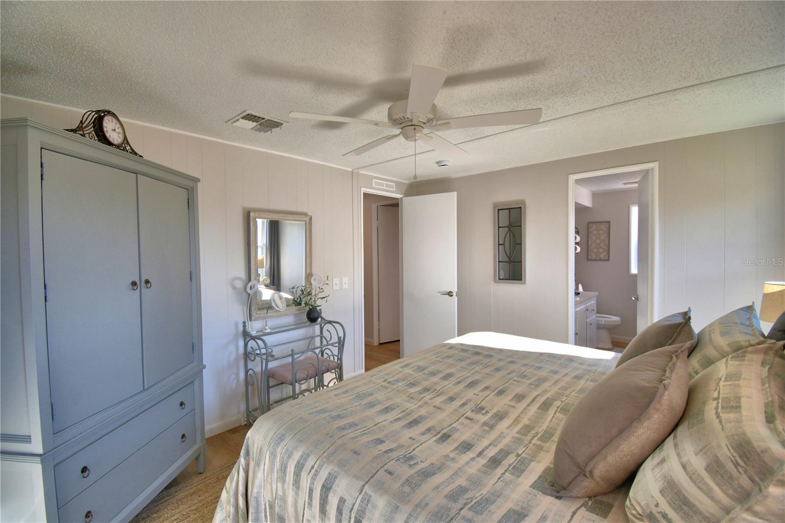 Image 27 of 50 For 4849 Goldenview Lane