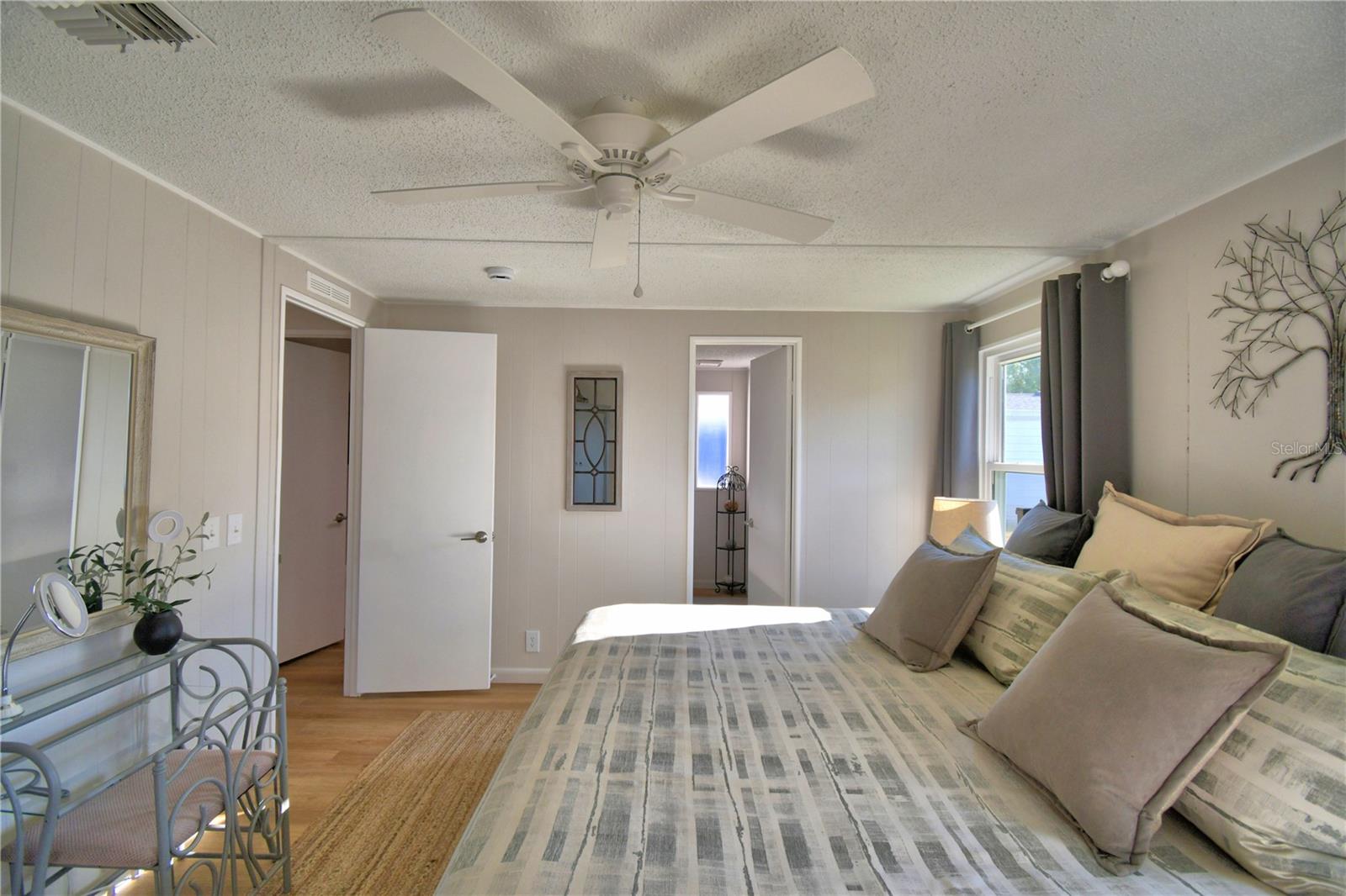 Image 28 of 50 For 4849 Goldenview Lane