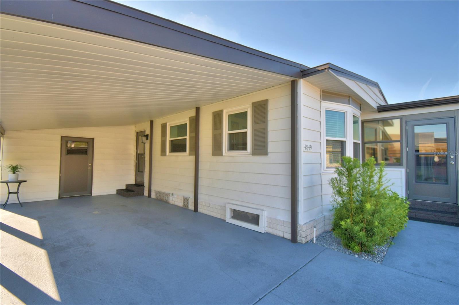 Image 3 of 50 For 4849 Goldenview Lane