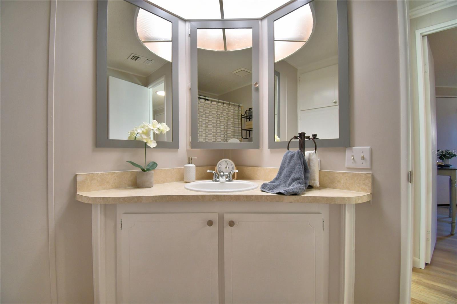 Image 38 of 50 For 4849 Goldenview Lane