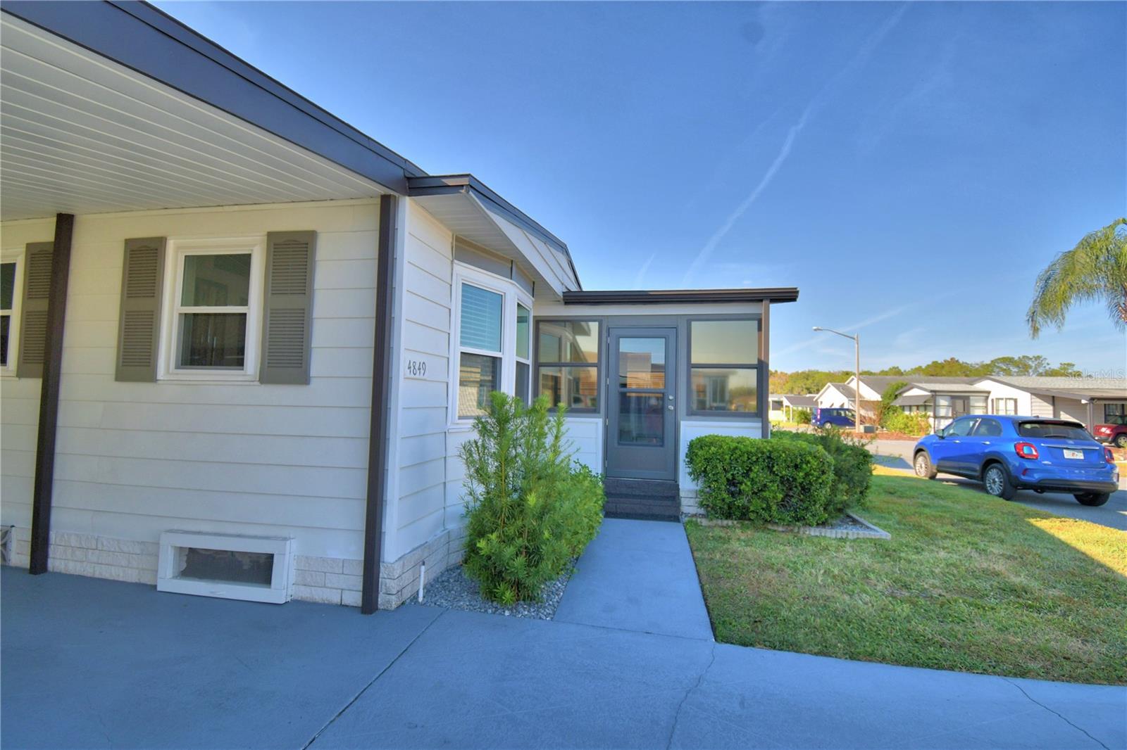 Image 5 of 50 For 4849 Goldenview Lane