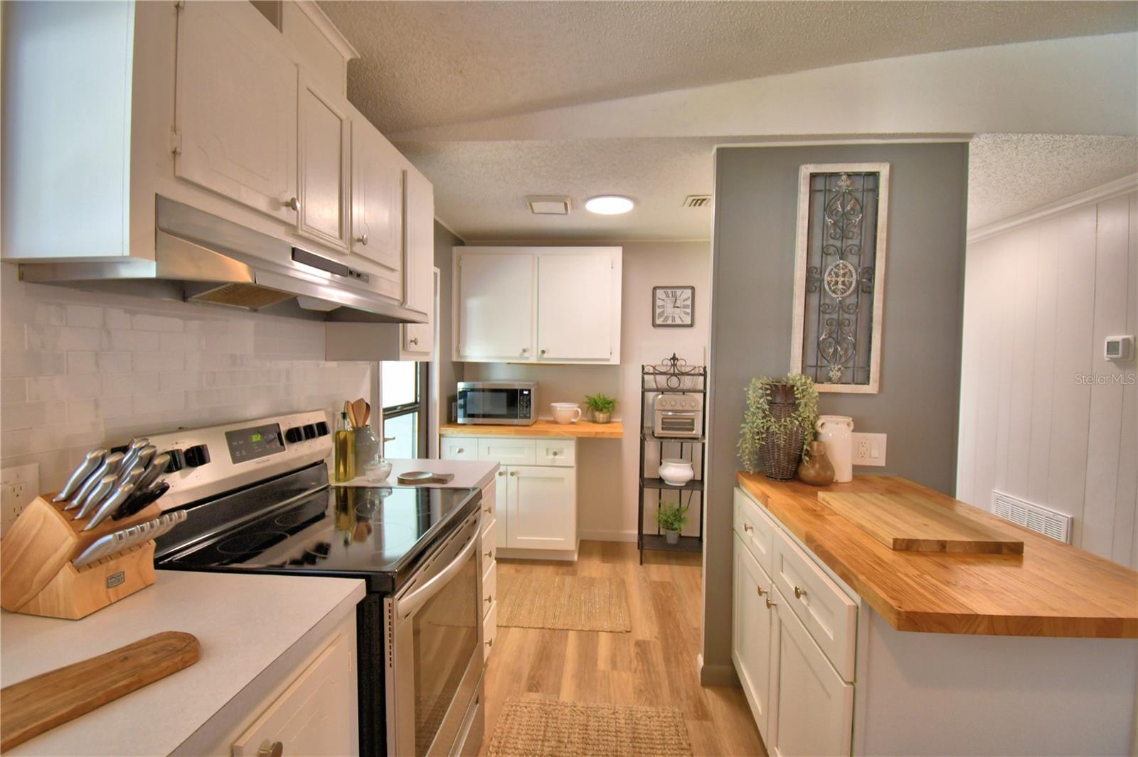 Image 8 of 50 For 4849 Goldenview Lane