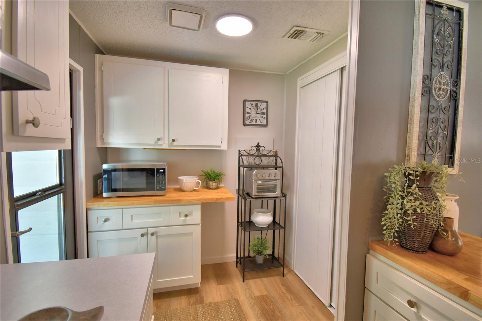 Image 9 of 50 For 4849 Goldenview Lane