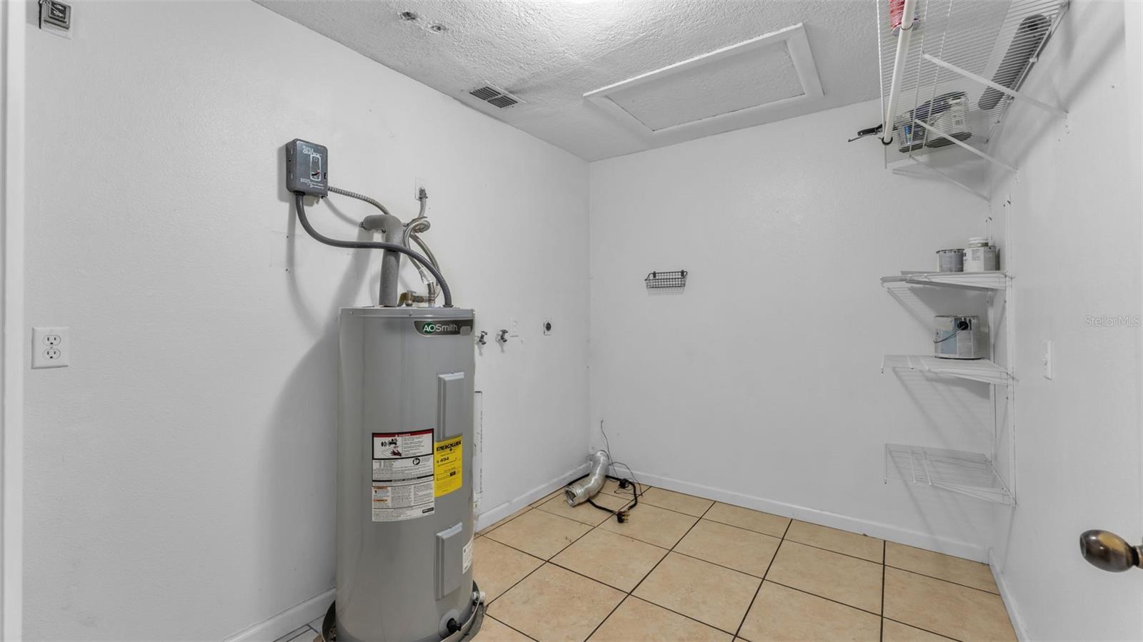 Image 17 of 43 For 6014 Doe Circle W