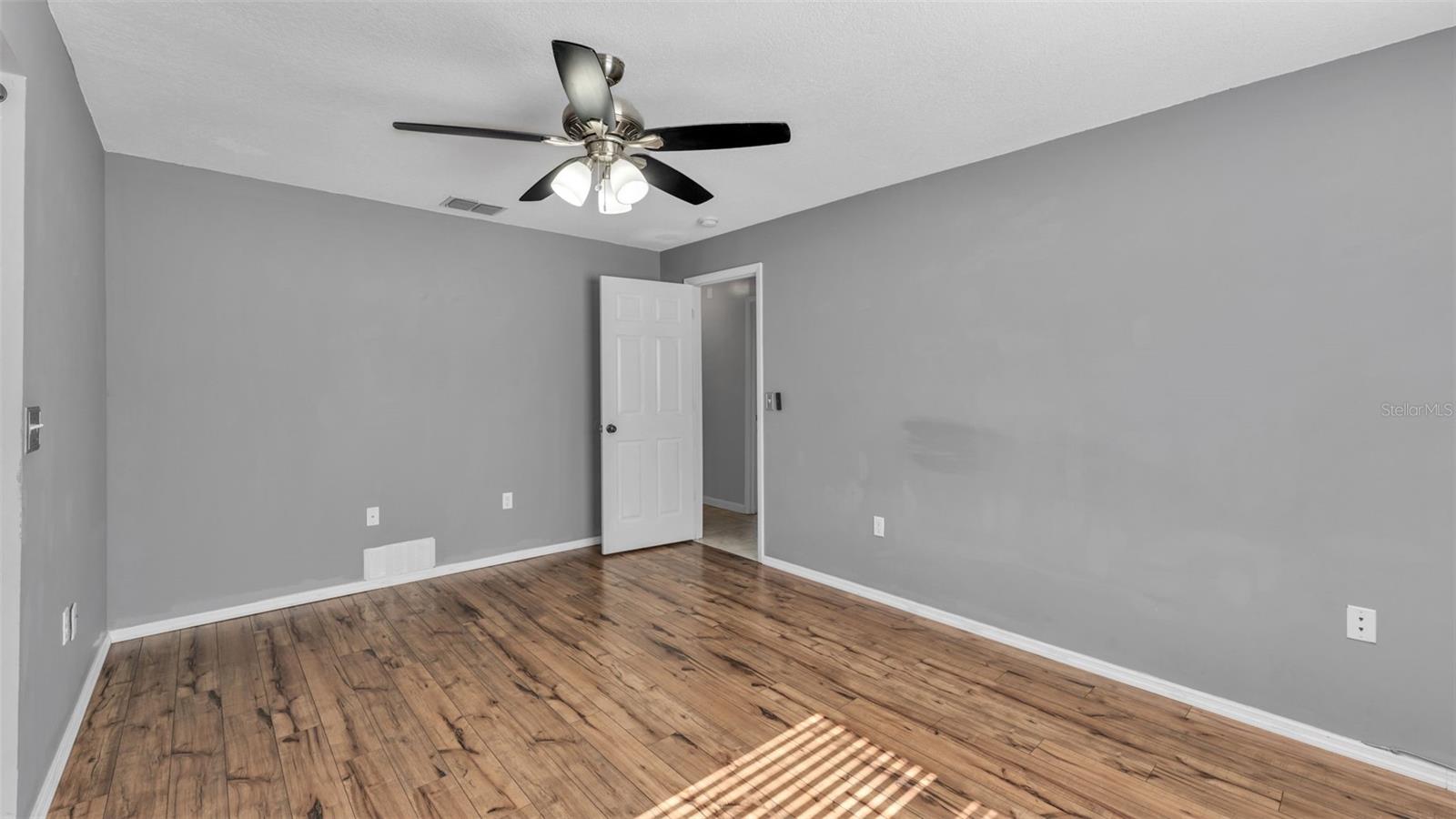 Image 21 of 43 For 6014 Doe Circle W