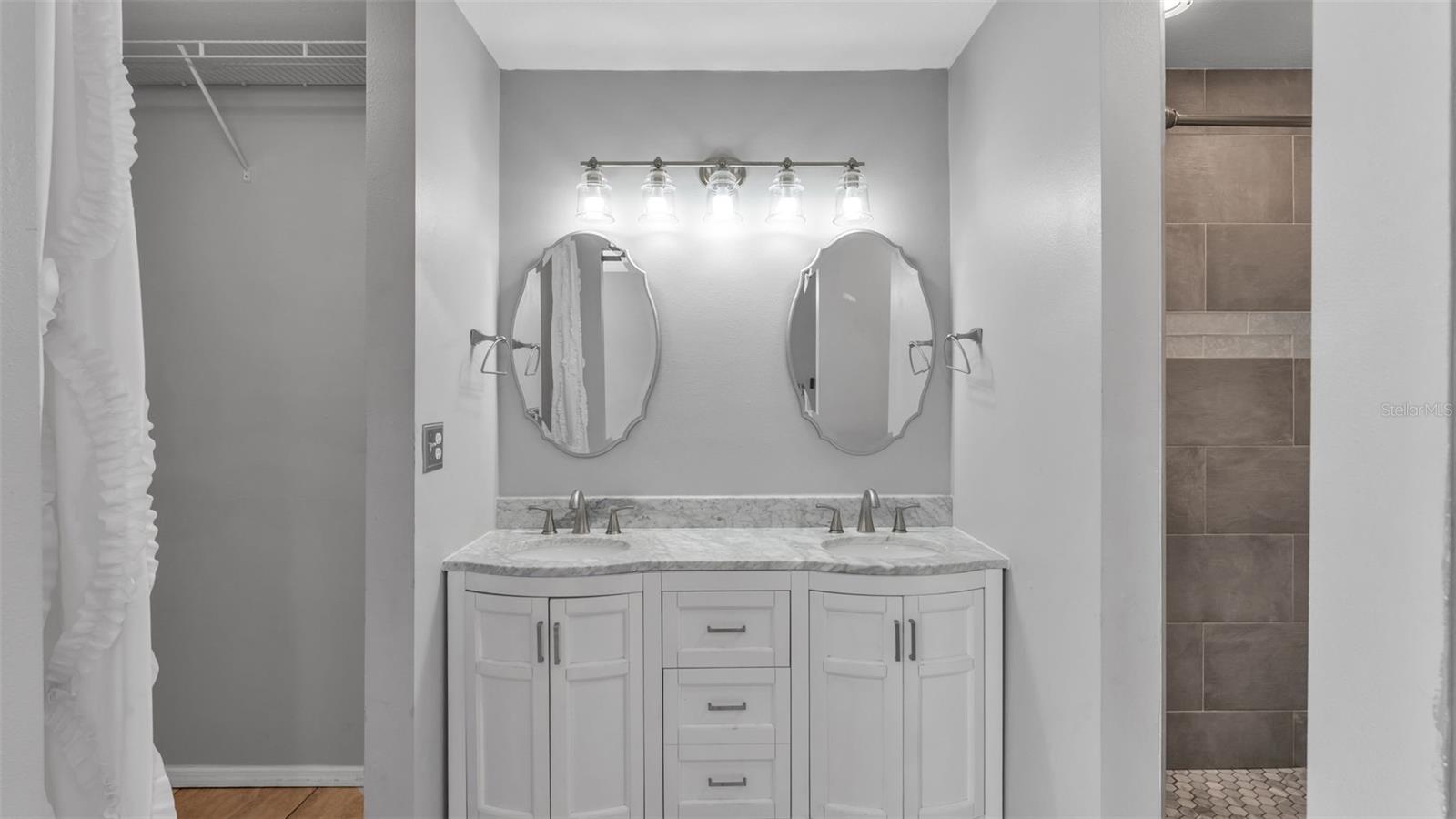 Image 22 of 43 For 6014 Doe Circle W