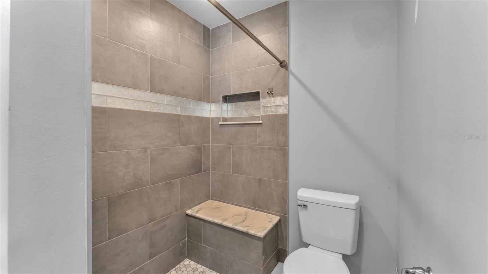 Image 23 of 43 For 6014 Doe Circle W