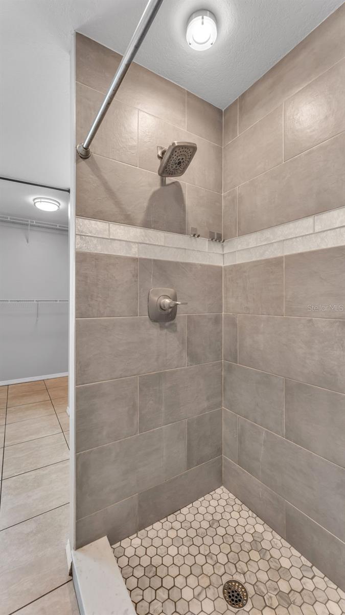 Image 24 of 43 For 6014 Doe Circle W