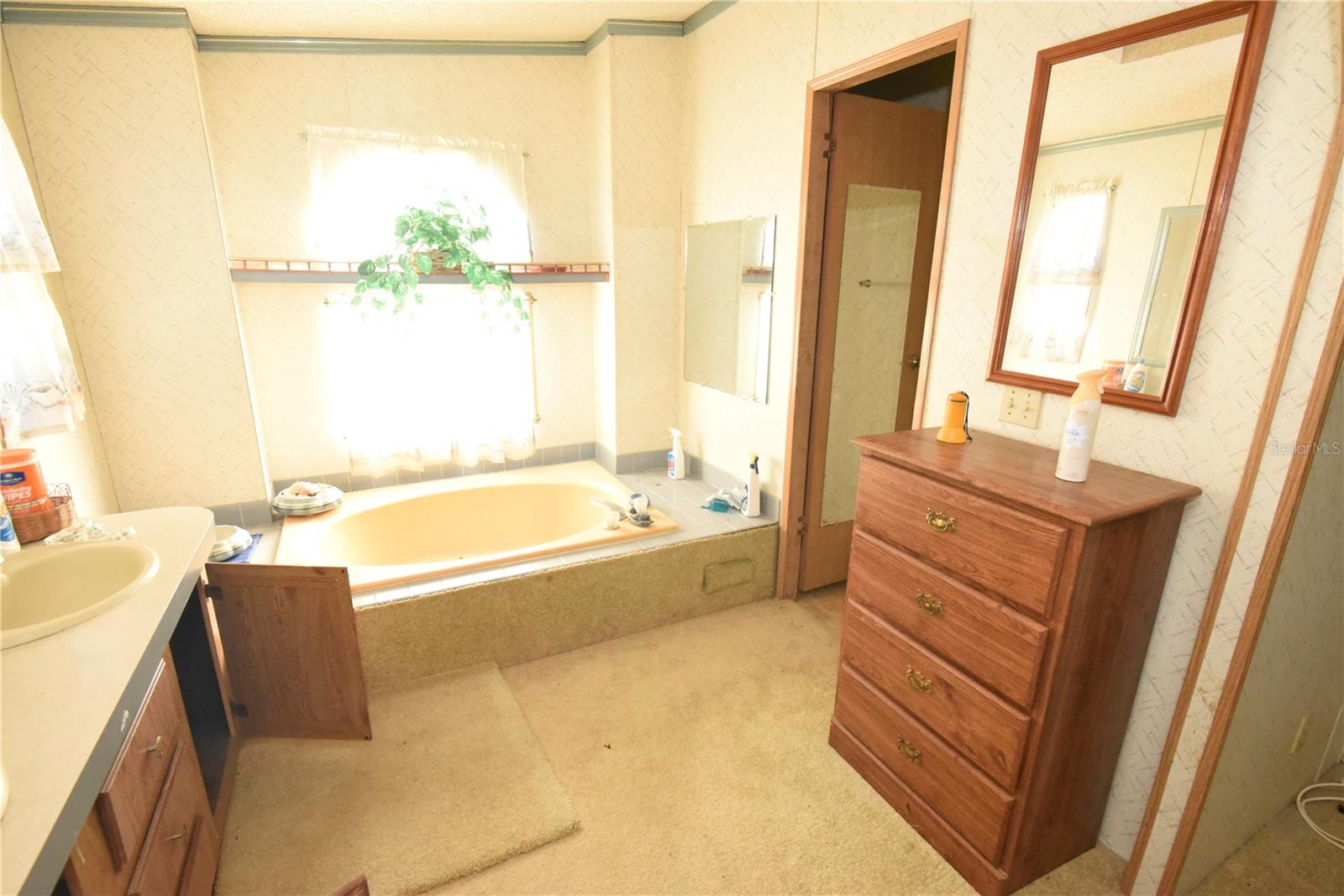 Image 41 of 60 For 608 Jamestown Avenue