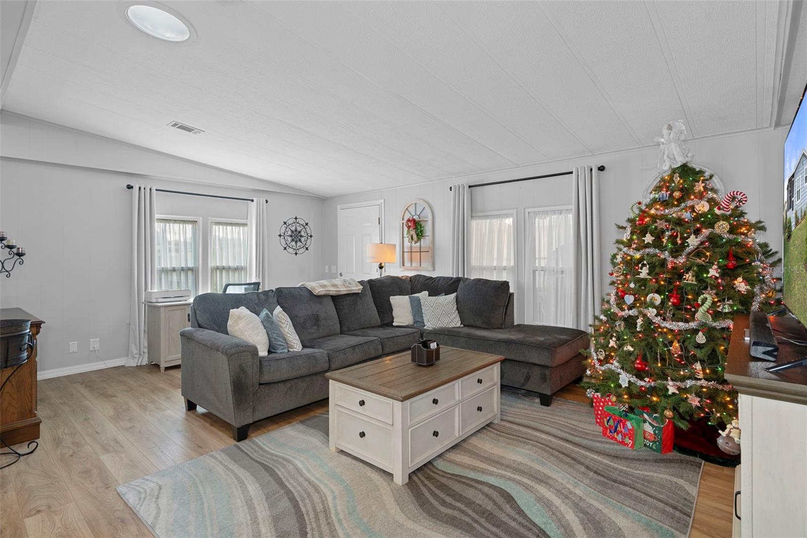 Image 10 of 59 For 5079 Lodgewood Drive