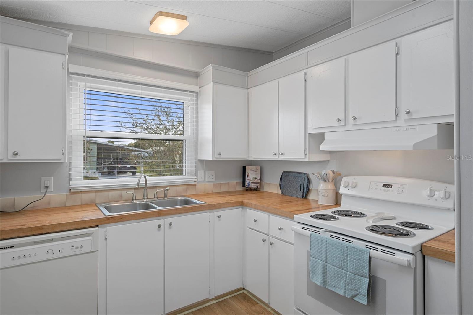 Image 17 of 59 For 5079 Lodgewood Drive