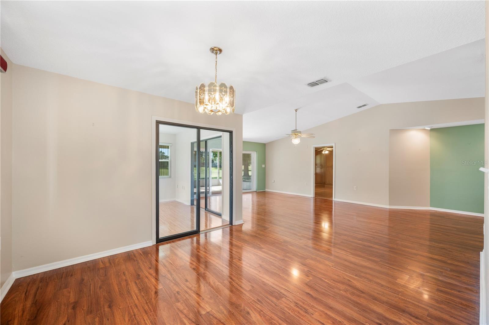 Image 11 of 42 For 550 Eagle Run