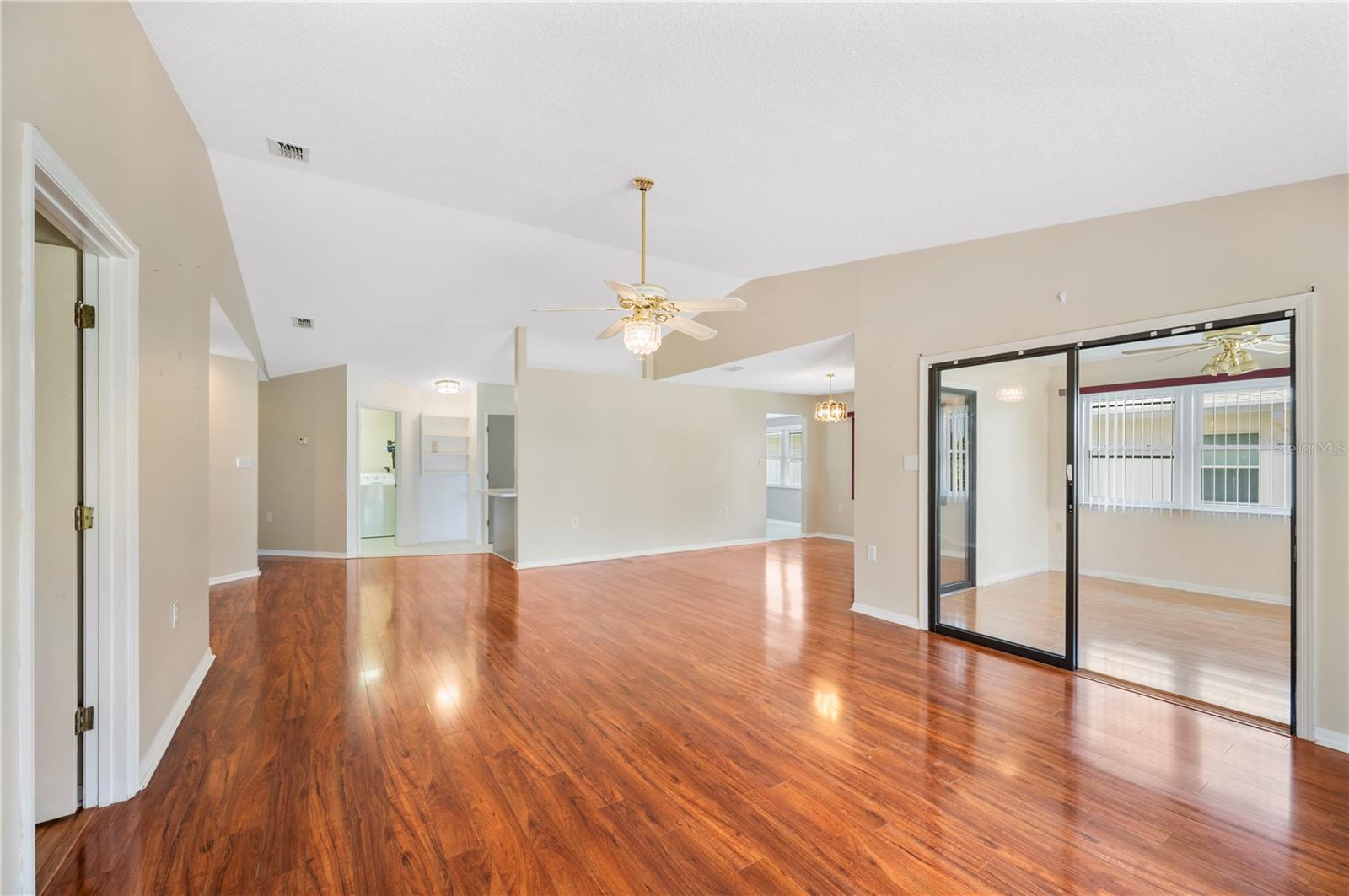 Image 14 of 42 For 550 Eagle Run