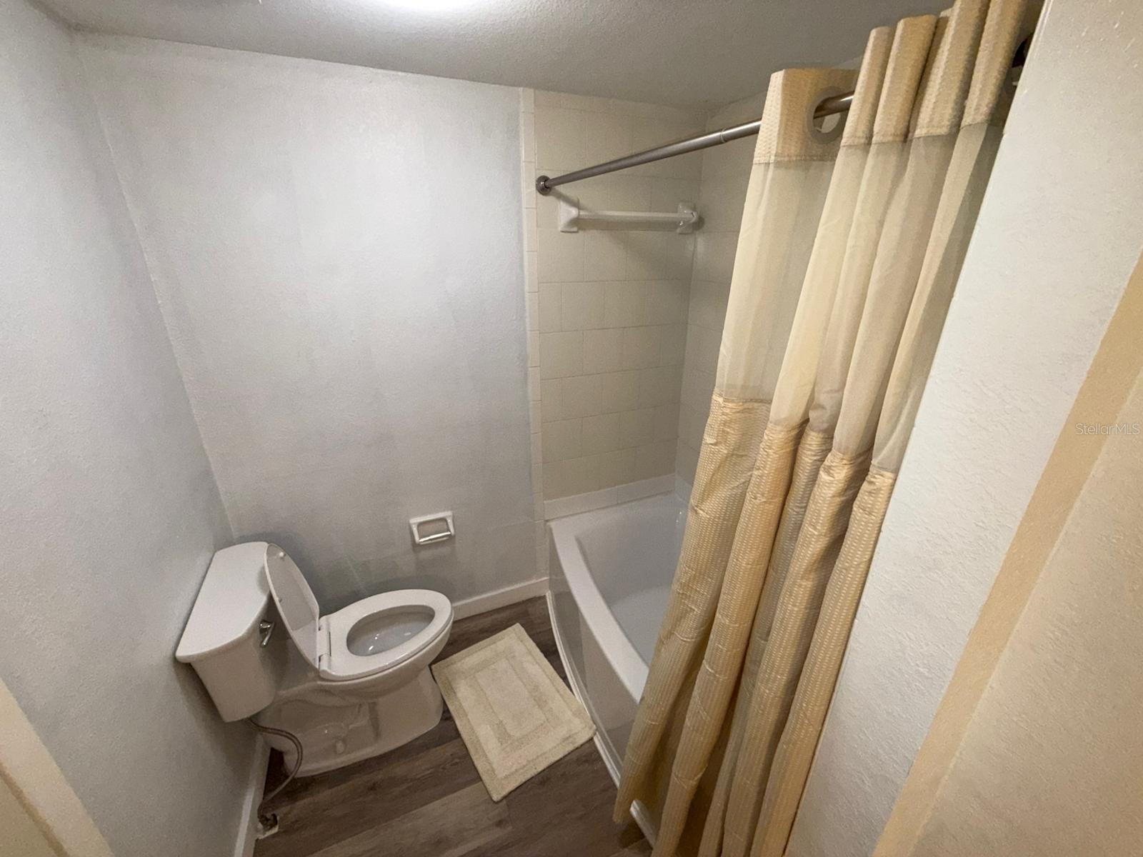 Image 14 of 29 For 208 Center Street