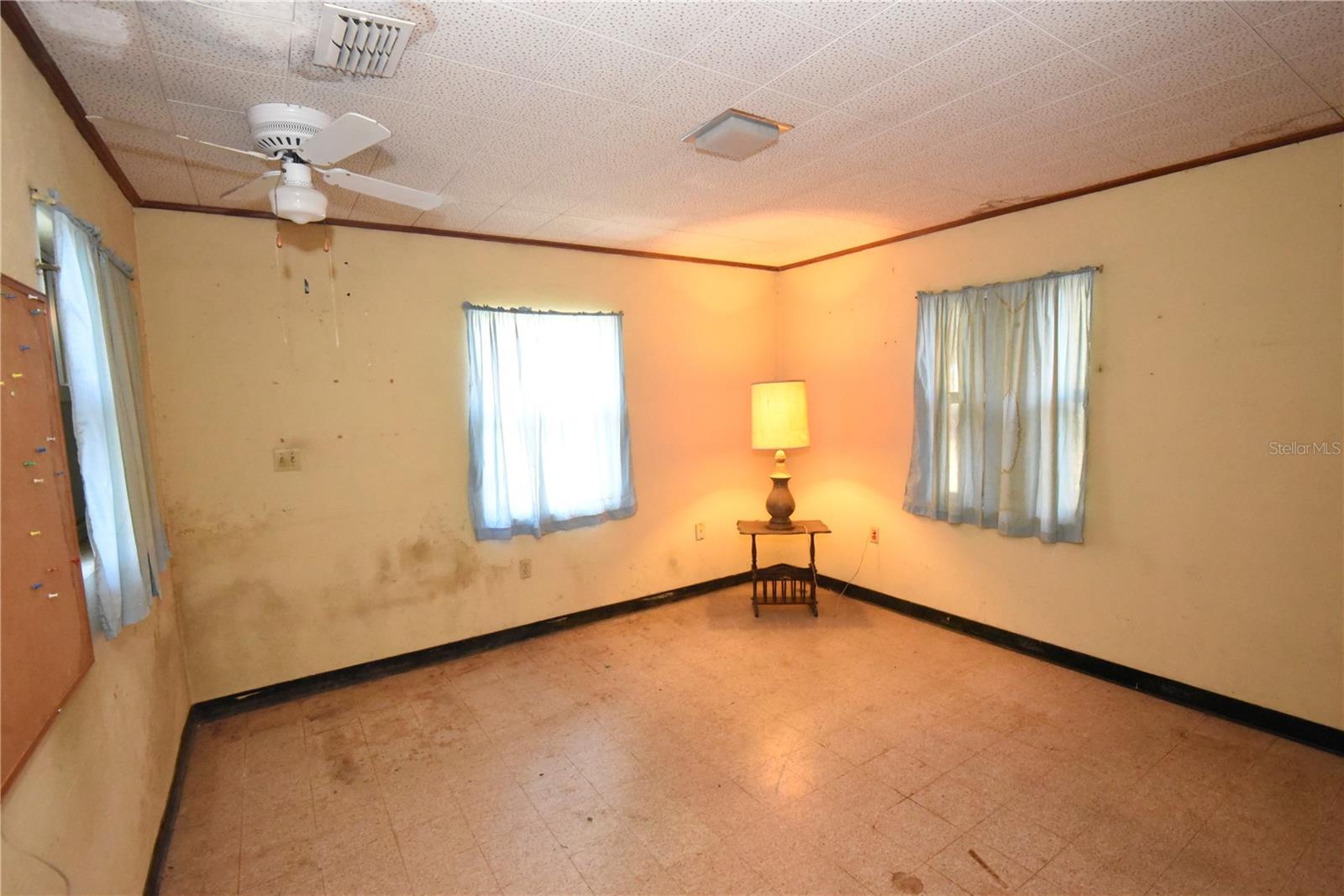 Image 18 of 49 For 609 Hickory Lane