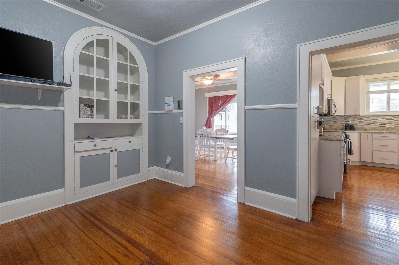 Image 11 of 34 For 107 Lake Howard Drive Nw